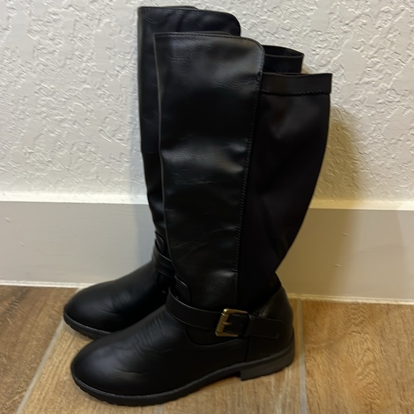 Black riding boots with stretch back for comfort! - Picture 4 of 7